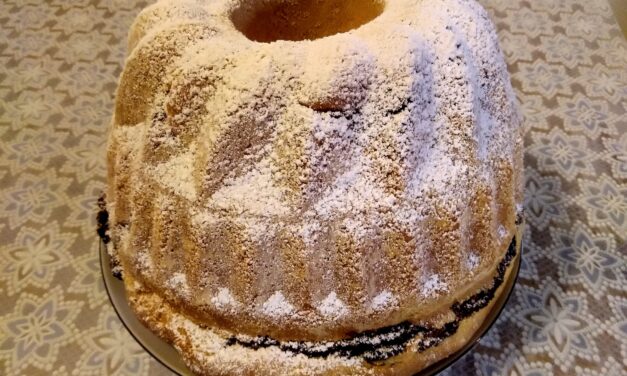 Praznična orehova potica